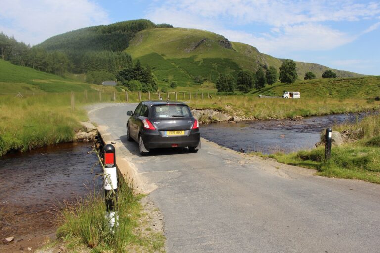 Planning a Road Trip? A Simple Guide to Renting the Right Car